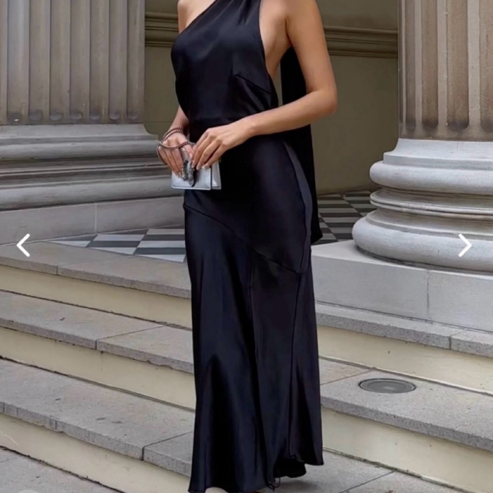 Selfie Leslie Black One Shoulder Cocktail Gown